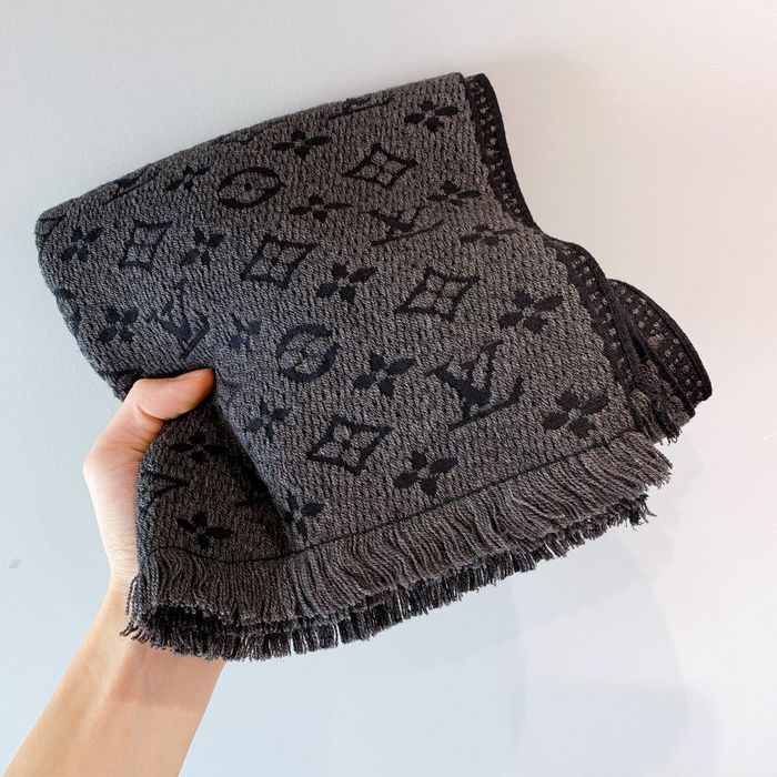 Louis Vuitton Scarf LV00030